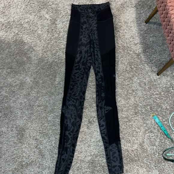 Lululemon Just Breathe Pant Animal Swirl Deep Coal Light/ Black SEE MEASUREMENTS - Picture 6 of 13